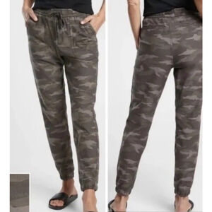 Athleta Farallon Organic Cotton Jogger Camo Size 4 UPF Breathable Mid Rise UPF